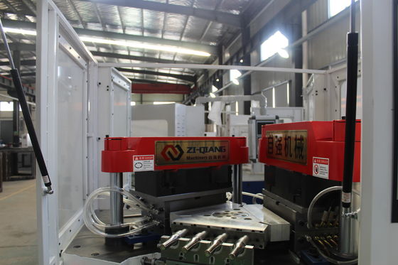 একটি ইনজেকশন মোল্ডিং মেশিন যা অত্যন্ত উচ্চ আউটপুট সম্পন্ন এবং বিভিন্ন ধরণের বোতল তৈরি করতে সক্ষম